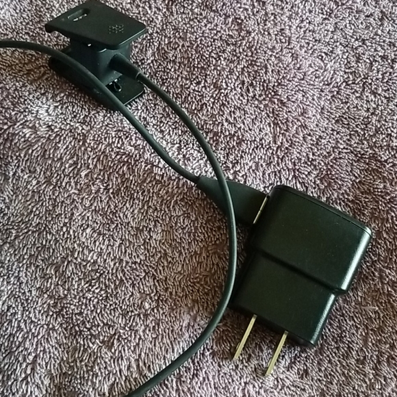 Fitbit Charge 2, Fantastic Shape! - Picture 4 of 8